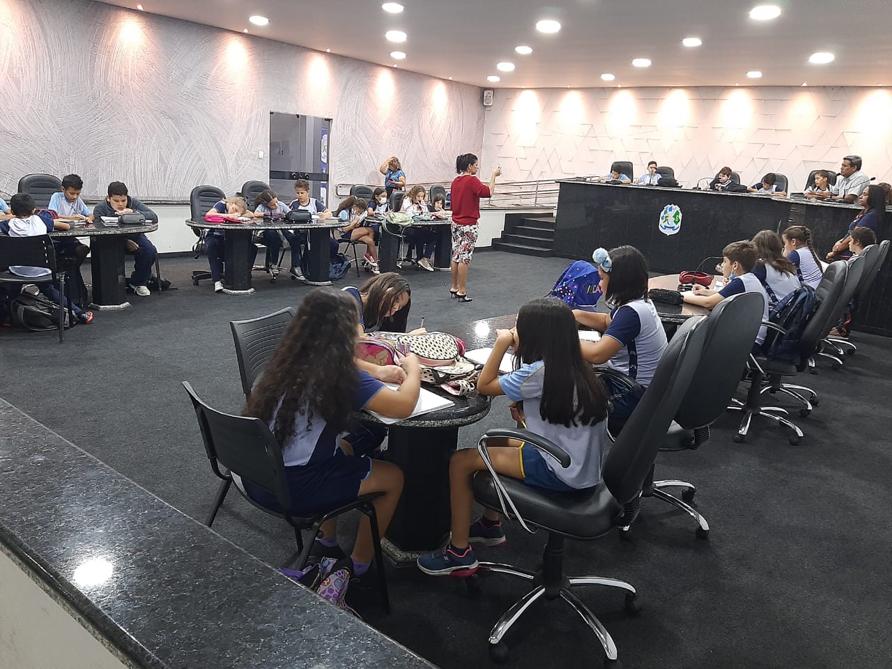 A convite de Lorenil, 5º Ano do Colégio Adventista conhece trabalhos da Câmara de Vereadores