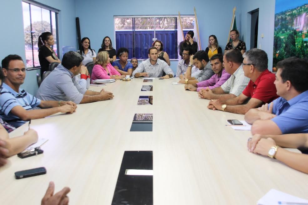Affonso Cândido reúne vereadores e corpo técnico da CMJP