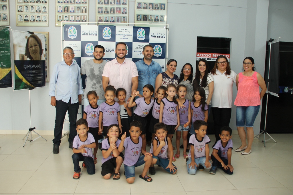 Alunos da CMEI Nelson Dias visitam Câmara de Ji-Paraná