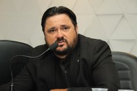 Beto Wosniach faz reconhecimento público à atuação de Silvia Cristina