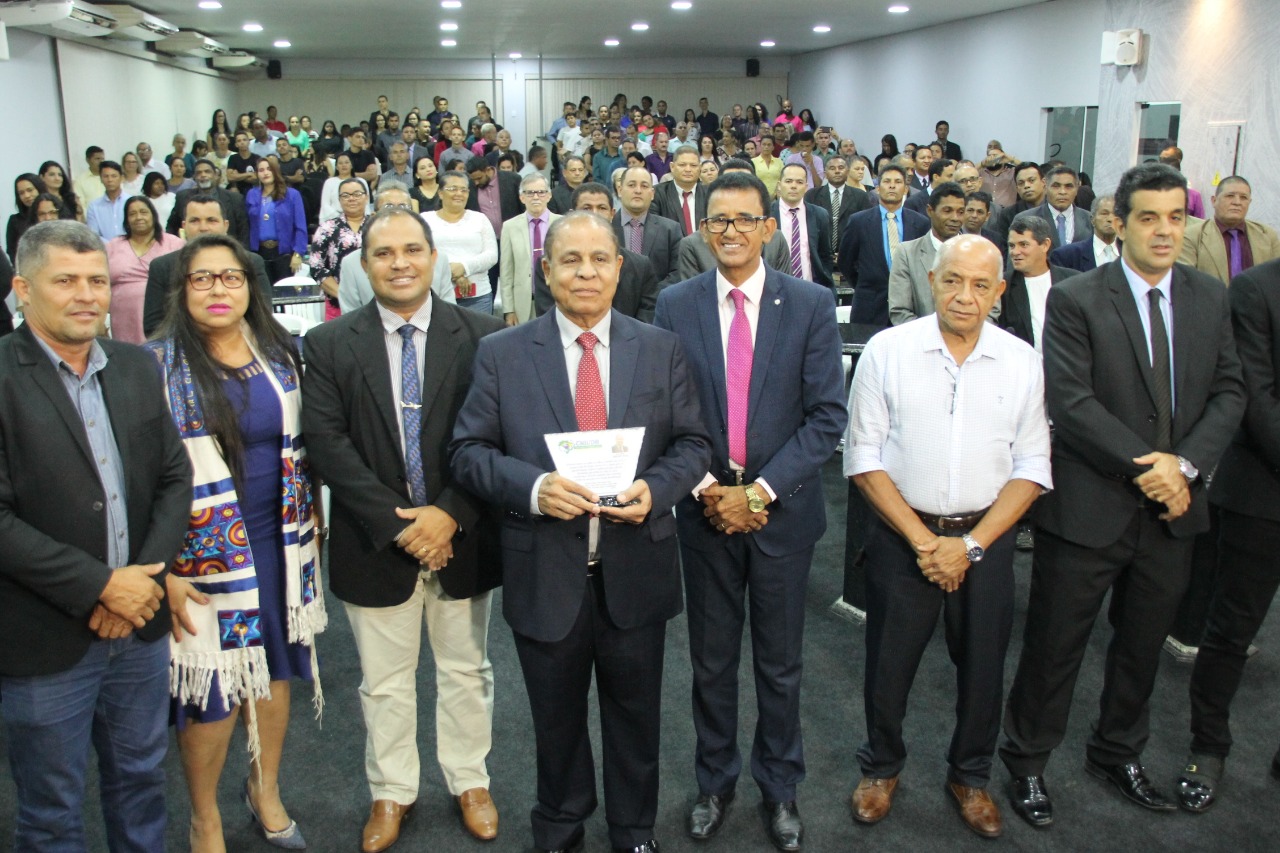 Câmara de Ji-Paraná homenageia pastores evangélicos