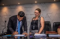 Câmara firma convênio com a São Lucas Ji-Paraná e homenageia pioneiro 