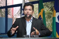 Edilson Vieira garante veículo para transporte de doentes renais