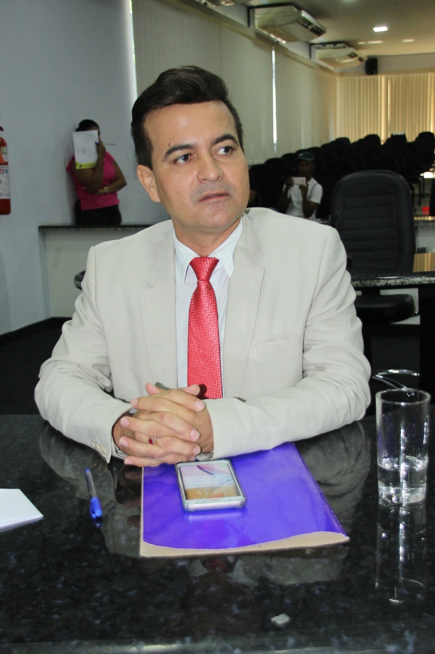 Edivaldo Gomes diz que obras do Morar Melhor continuam indefinidas