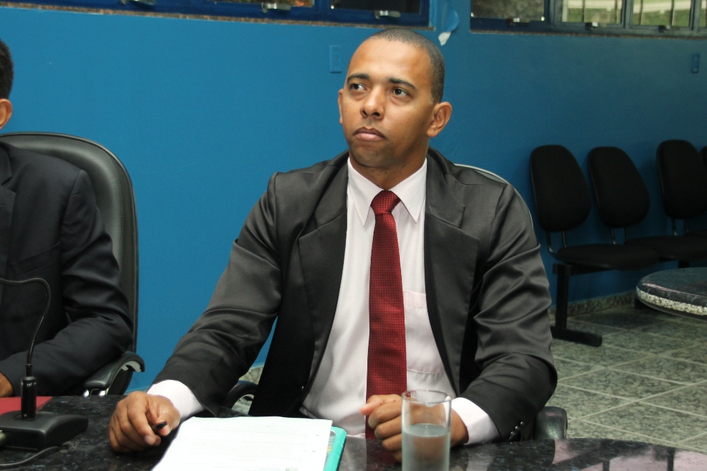 Jhony Paixão propõe abaixo-assinado para permanência de escolas militares