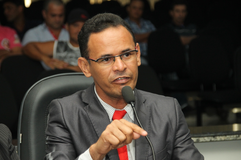 Joziel Carlos de Brito afirma que recursos do deputado Marcos Rogério ultrapassam R$ 30 milhões