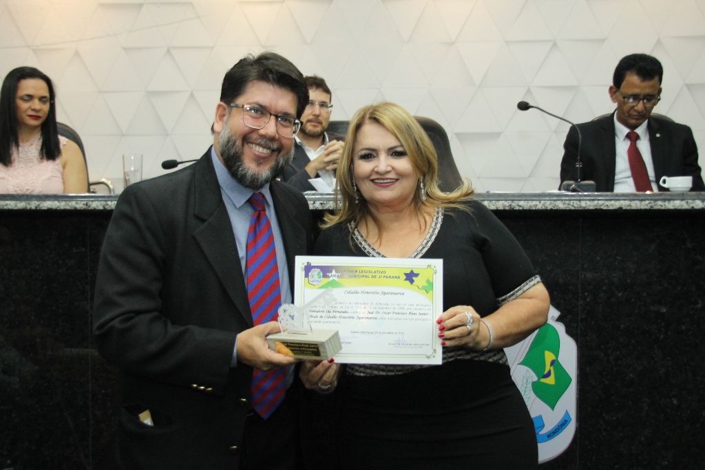 Juiz Oscar Francisco Alves Junior recebe título de Cidadão Ji-paranaense