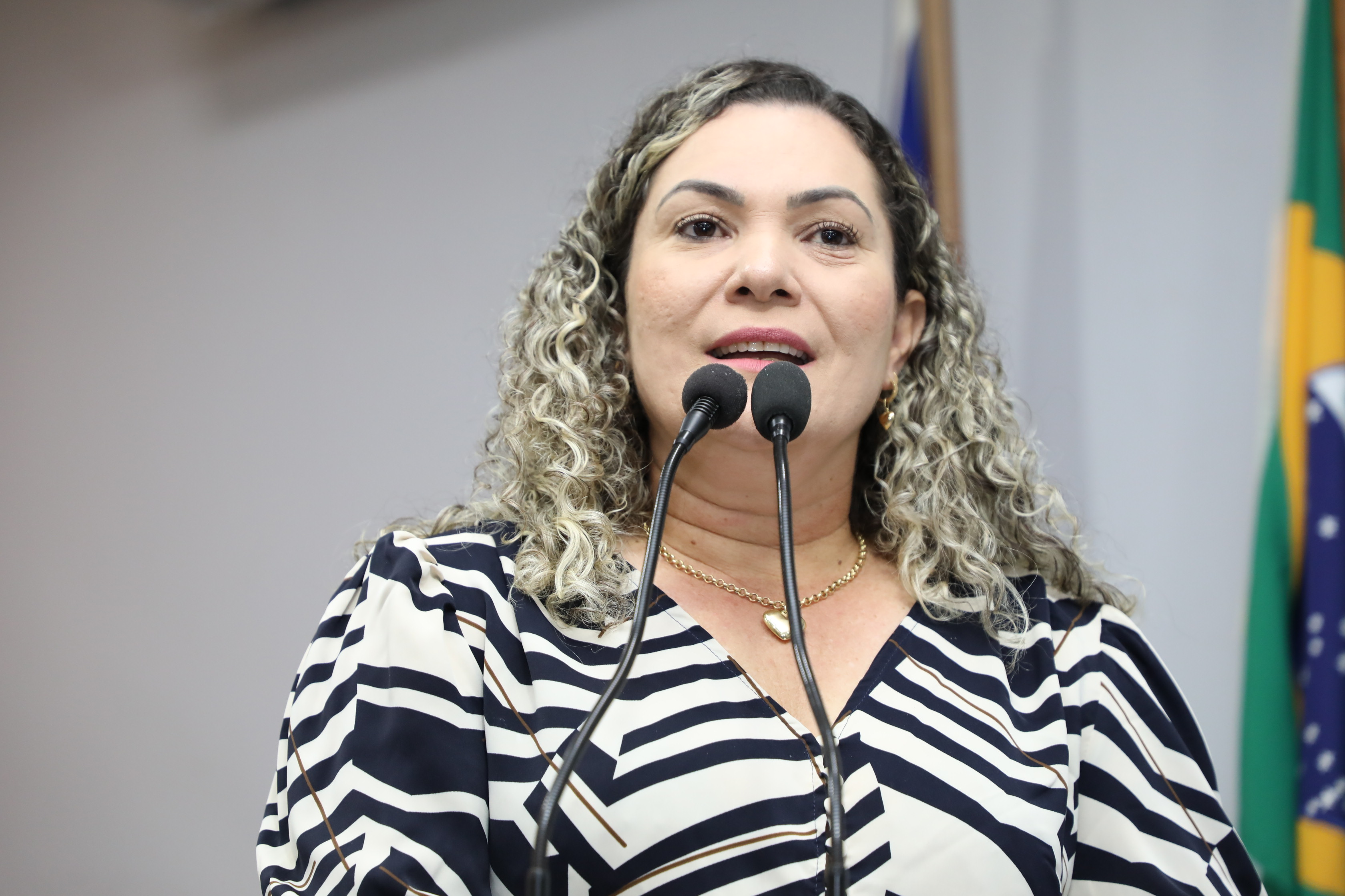 Juscélia propõe criação de Centro de Tratamento de feridas