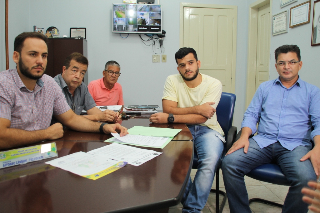 Vereadores se pronunciam e desmentem comentários em redes socais