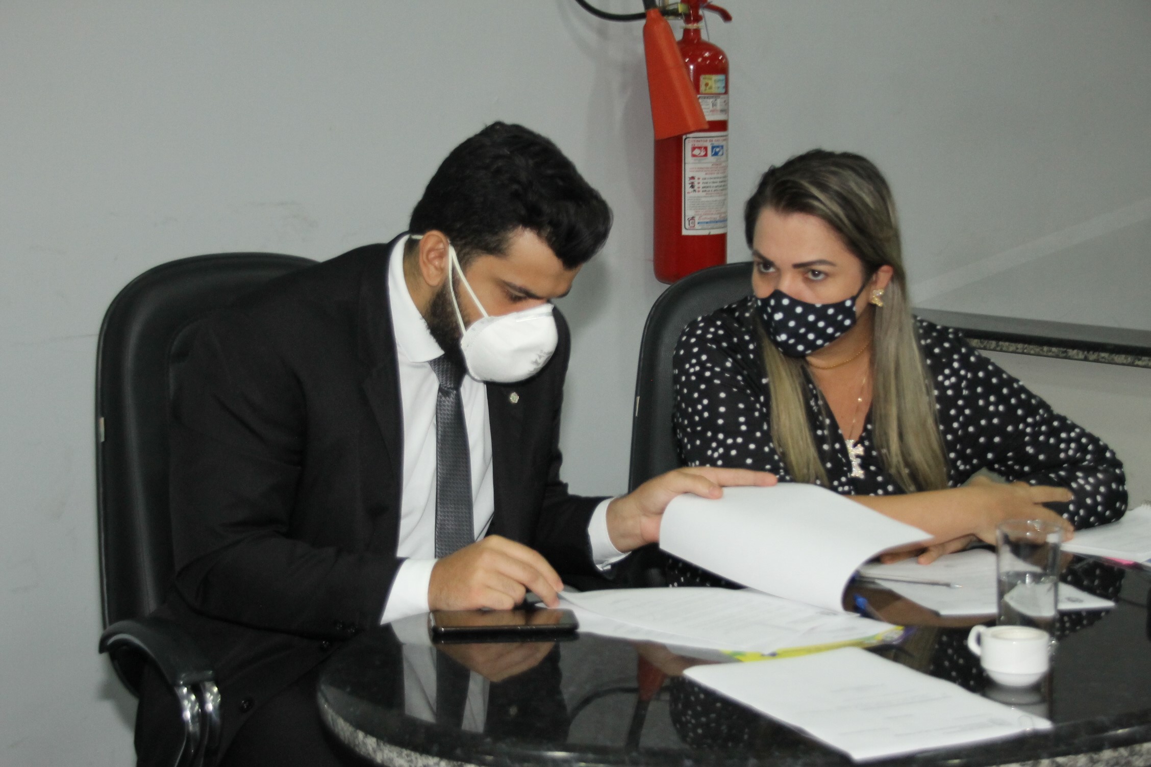Welinton Fonseca e Cláudia de Jesus pedem extraordinária para ouvir secretário municipal da Saúde